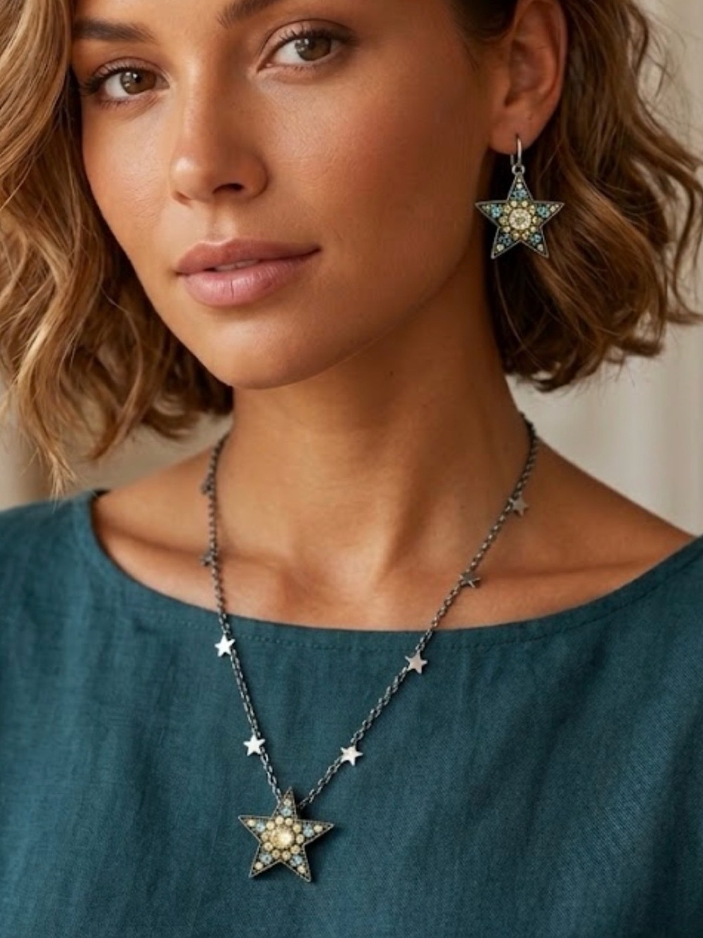 Mariana Star-shaped Crystal Pendant Necklace & Matching Earrings NWT